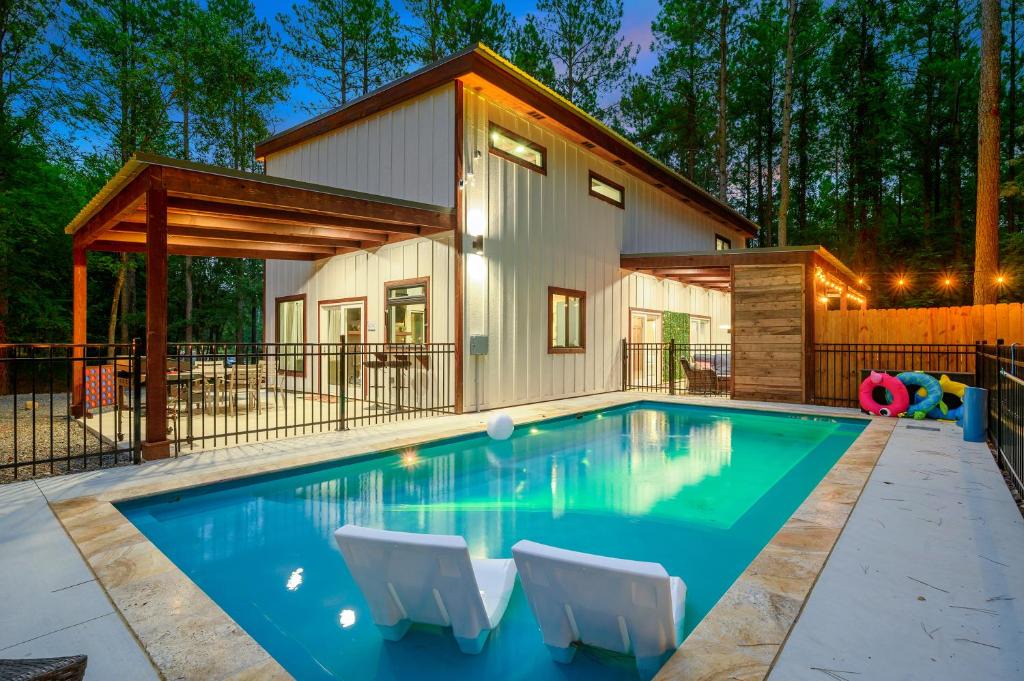 Broken Bow Villa | Aqua Pines Luxury Retreat - Pool, Sauna, Hot Tub, Fishing Pond and Theater