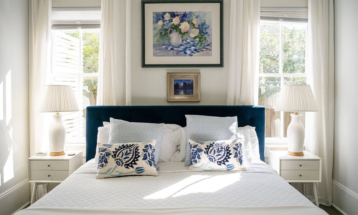 West Riverside Cottage | Art-filled 2-bedroom cottage with WiFi and AC in New Orleans