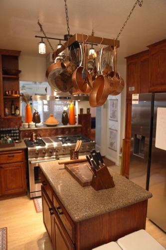 Central San Pedro House | Artful Bungalow Near Beach, Waterfront, & Downtown