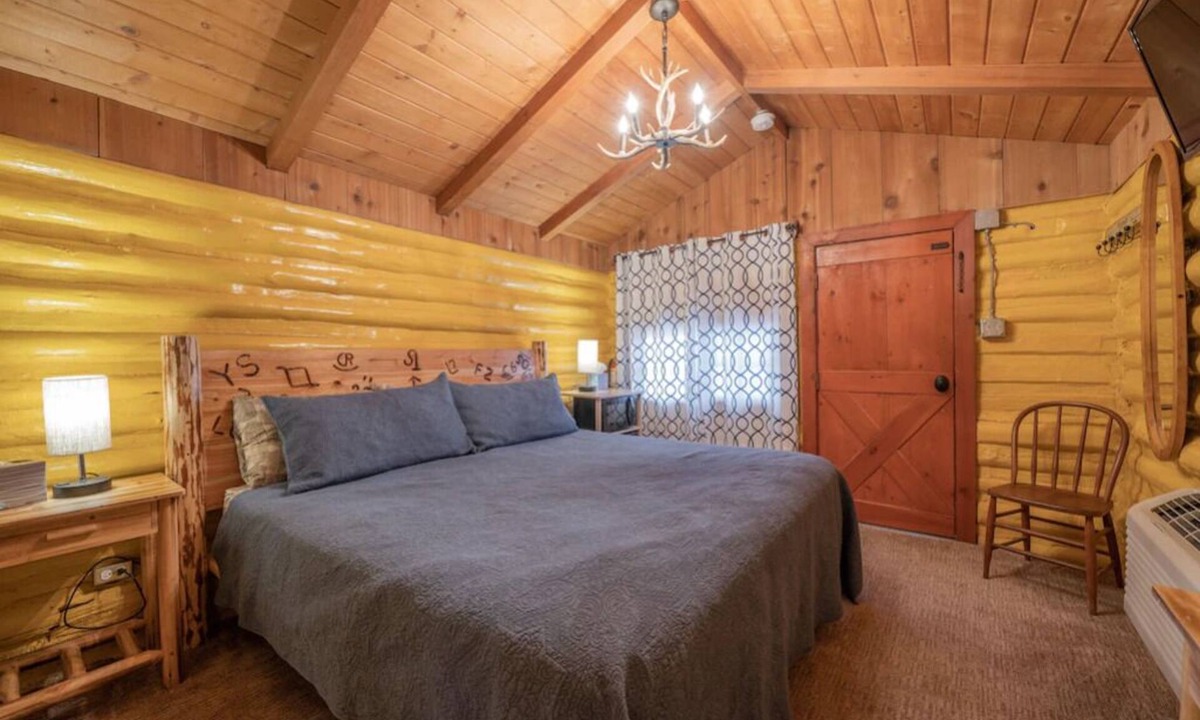 Ashton House | Ashton Historic Log Cabin 9