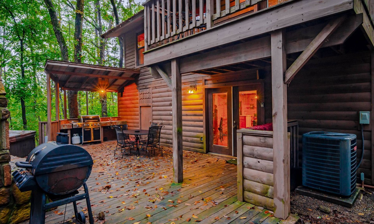 Broken Bow Cabin | At Last, you can enjoy life with all the comforts of your own home on your stres