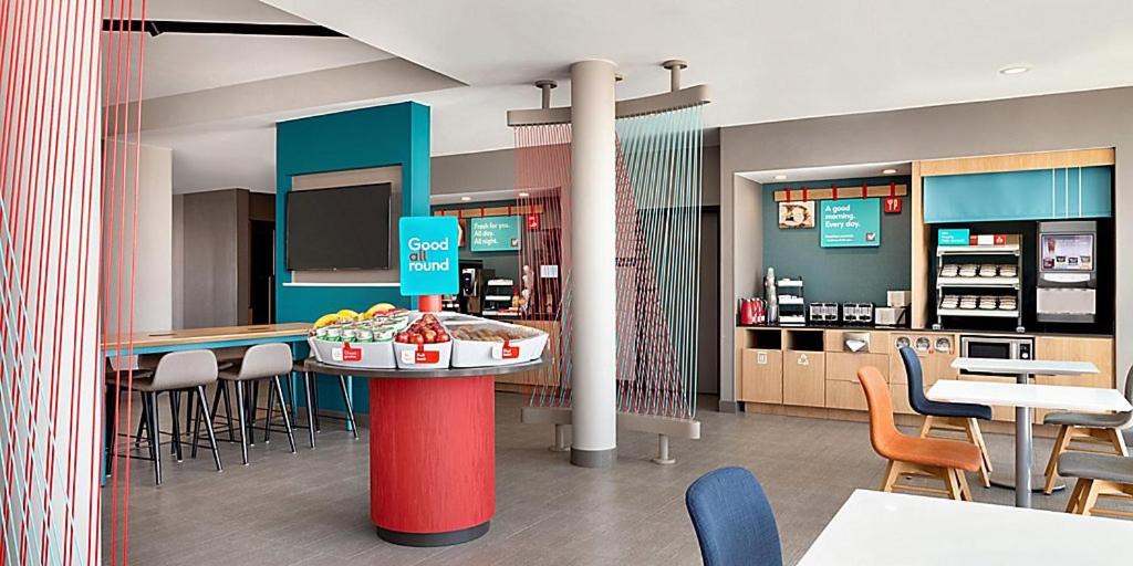 Warren Hotel | avid hotels - Detroit - Warren by IHG