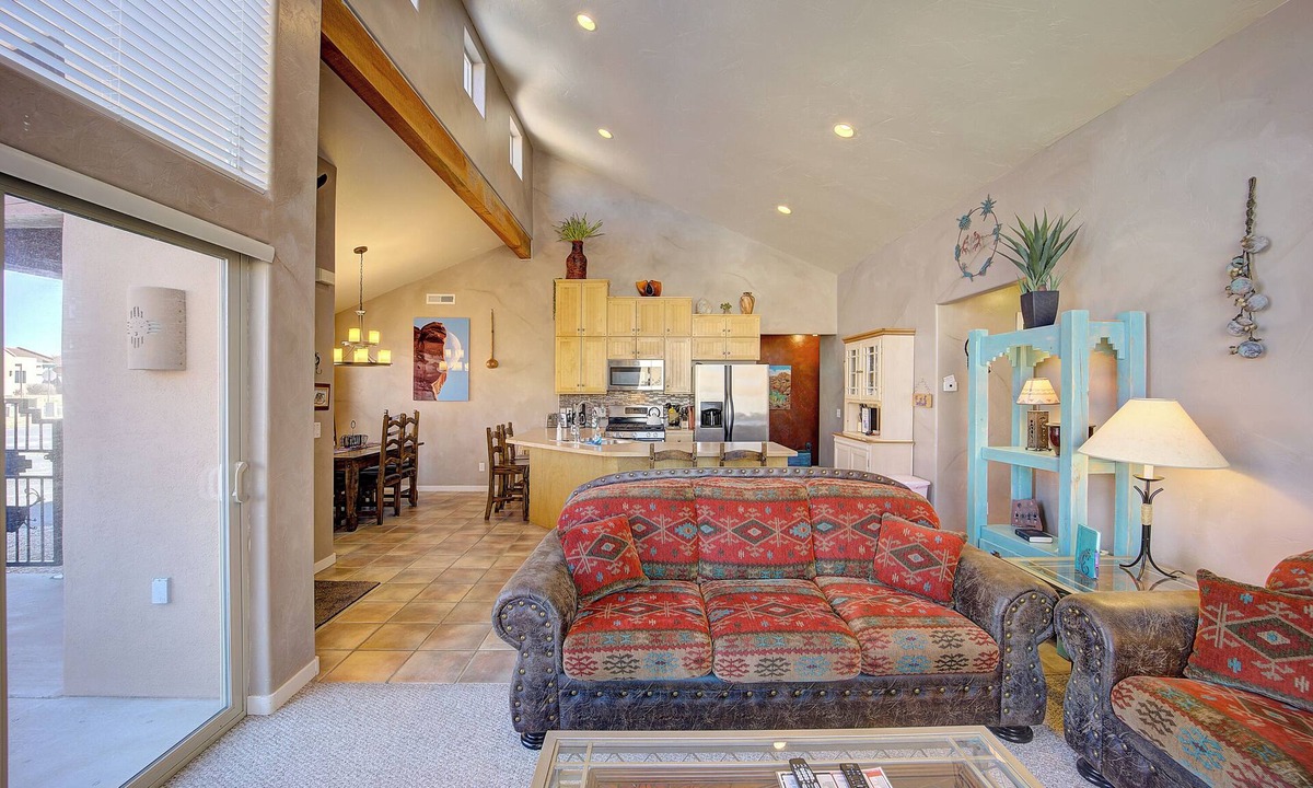 Moab South Valley House | Awesome Retreat Pool ,Hot tub, 2 car garage