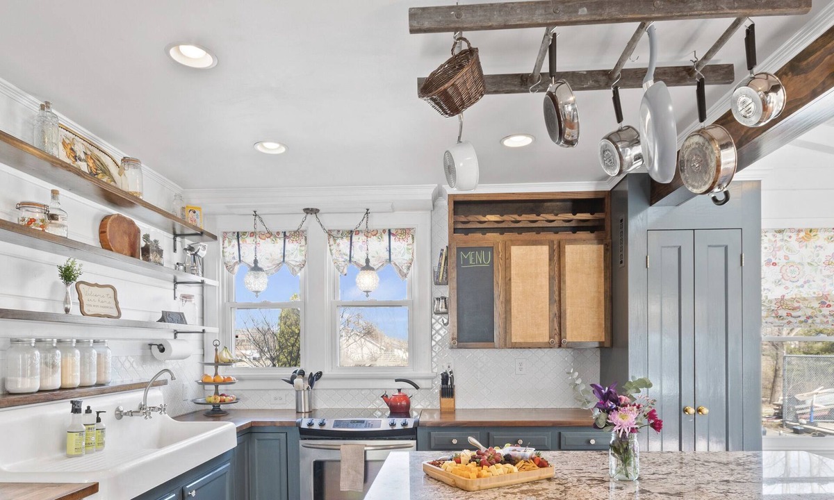 Burlington House | BACKYARD WANDERLAND - Near ARK & Creation Museum - perfect for big families!