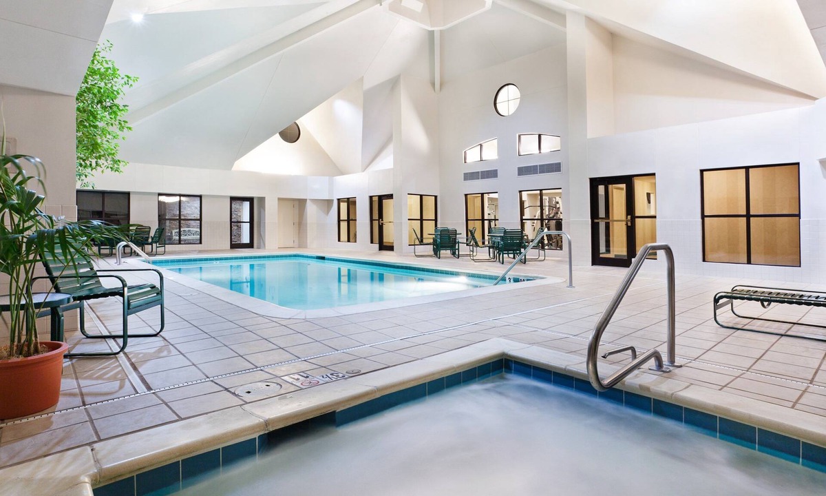 Ballantyne Apartment | Ballantyne Group Stay | Breakfast & Pool Included