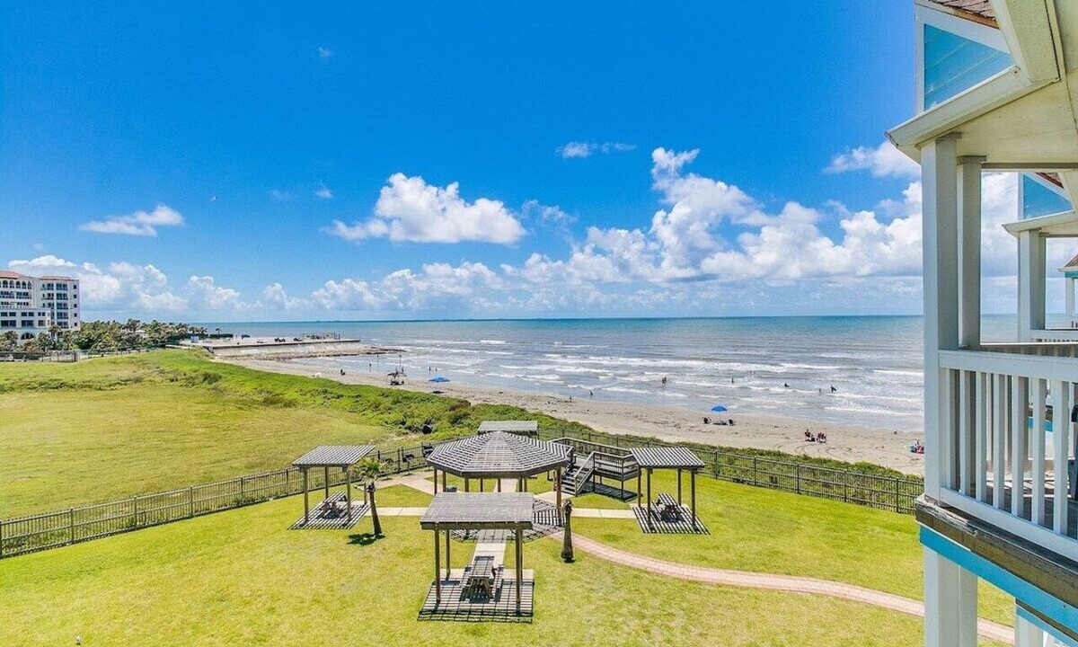 Galveston Condo | Barefoot Bliss - Beachfront Condo @ Seascape-Oceanview Balcony w/2 king beds