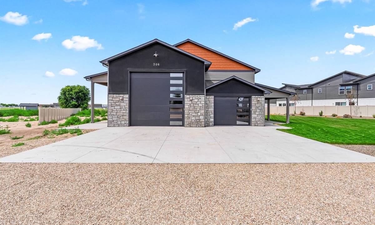 Caldwell House | Barndominium Getaway|Family Retreat|Teams|RV Options|Pickleball|Fire Pits