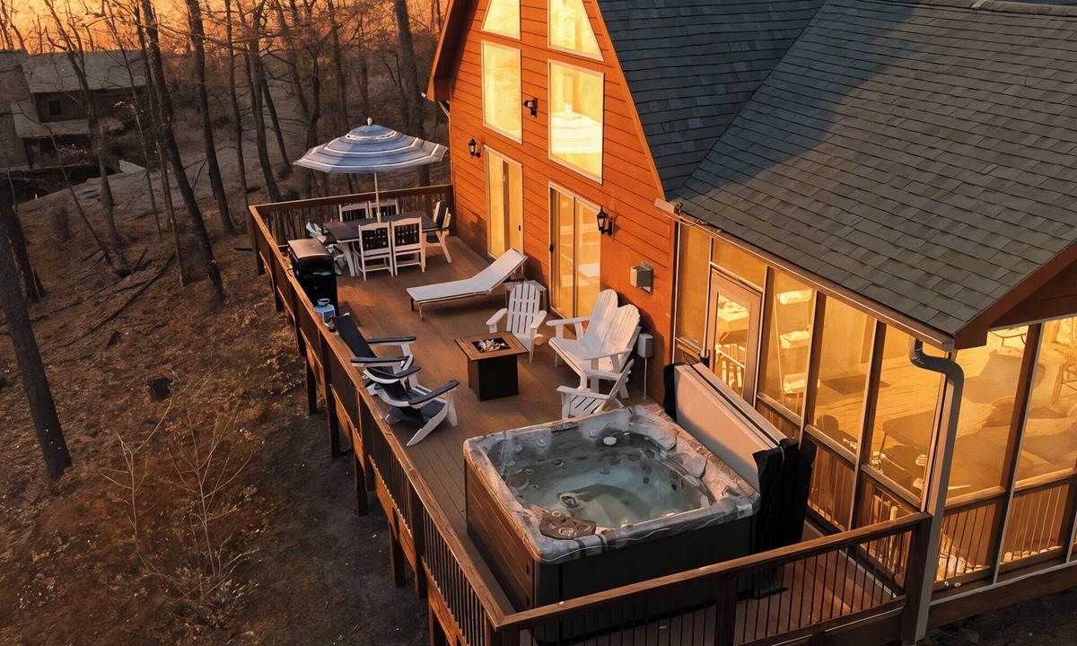 Berkeley Springs House | "Base Camp" - Private Hot Tub | Firepit | Views | Spacious