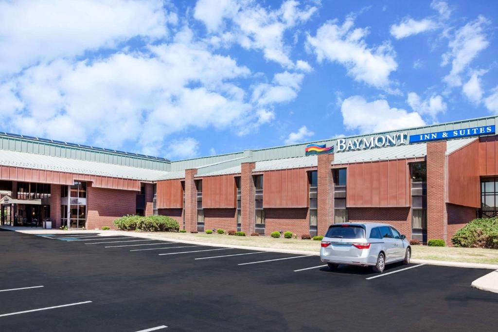 Elkhart Hotel | Baymont by Wyndham Elkhart