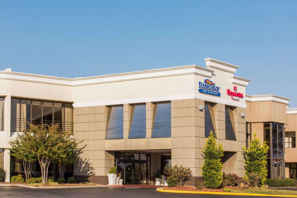 Terry Sanford Hotel | Baymont by Wyndham Fayetteville Fort Bragg Area