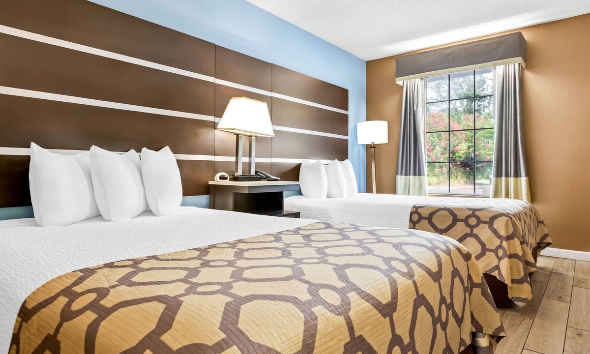 Forest City Hotel | Baymont by Wyndham Forest City