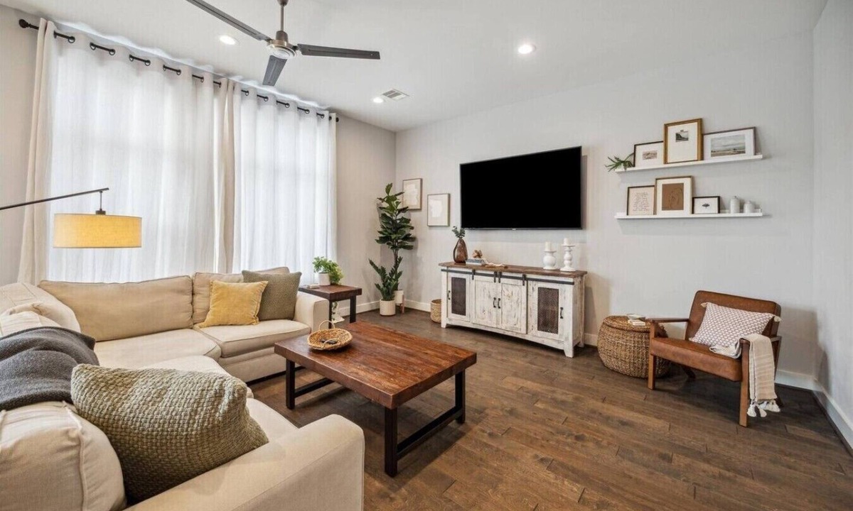 Washington Ave./ Memorial Park House | Bayou Houstonian: Heights + Galleria + Memorial Park + Med Center + Fun