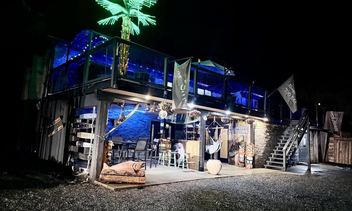Anglemont House | Beach, please - Waterfront - Shuswap Vacations & Sledding Accommodation