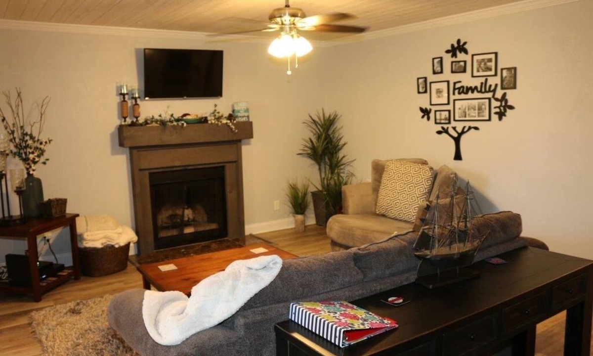 Mount Pleasant Condo | Beachburgh, a cozy coastal retreat on Shem Creek
