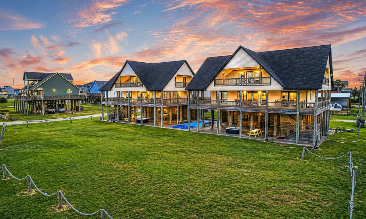 Crystal Beach House | Beachfront 11BR Duo Retreat | Sleeps 67 | Hot Tubs and Pickleball Court