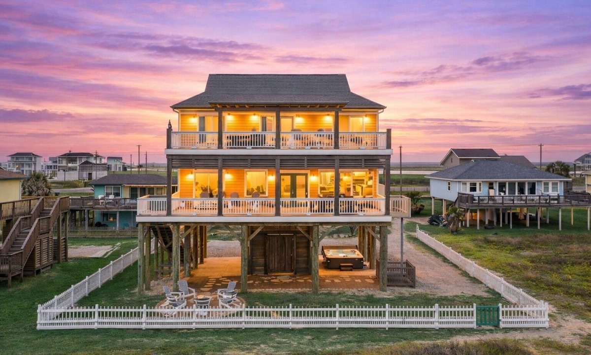 Sandhill Shores House | Beachfront Sleeps 14 | Hot Tub | Fire Pit and Deck
