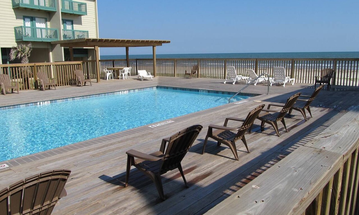 Freeport Condo | Beachfront Two Bedroom Condo with a Pool/2 nights or 7 nights. Pet friendly!