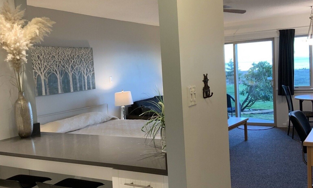Regional District of Nanaimo Condo | Beachfront Walk-out in the Heart