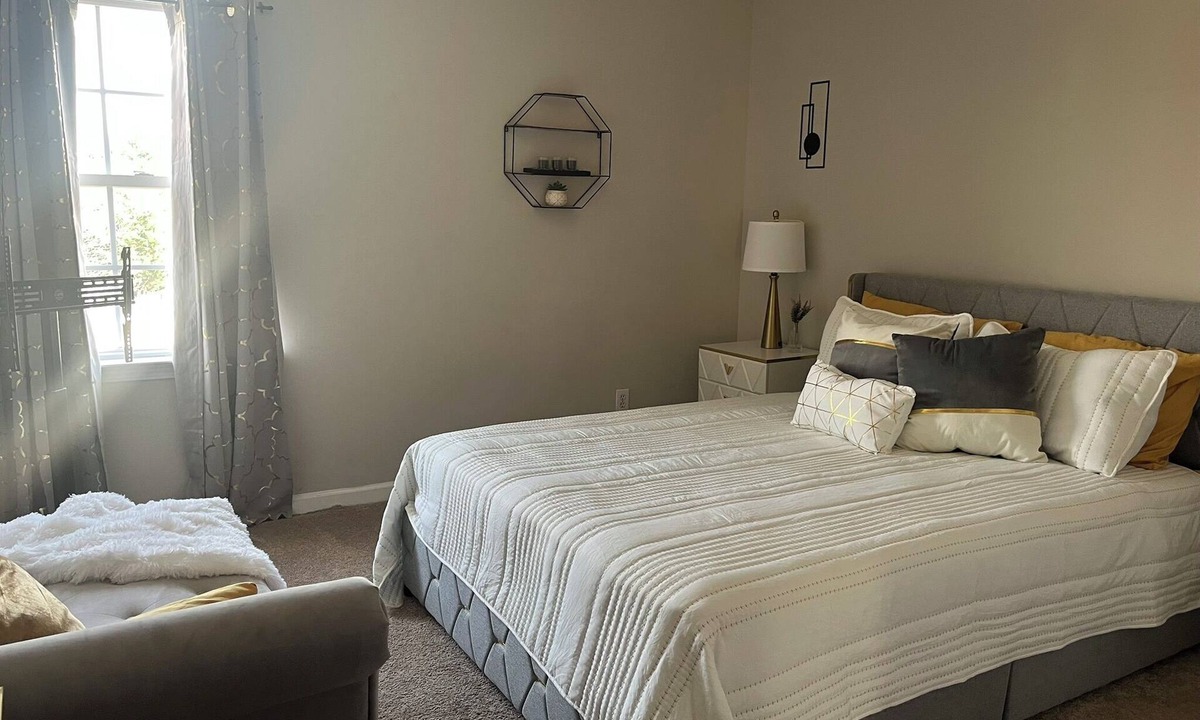 Prosperity Church Road House | Beautifu 3-bedroom house with WiFi and AC in delightful Charlotte