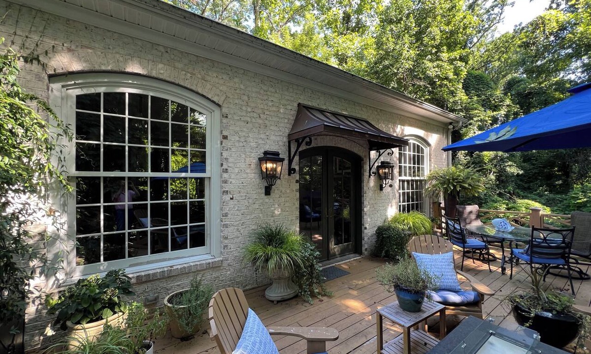 Old Irving Park Cottage | Beautiful 1-bedroom spacious cottage with everything you need in Greensboro, NC