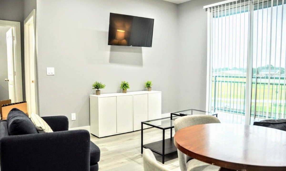 Sealy Apartment | Beautiful 2 bed apartment in the heart of Sealy