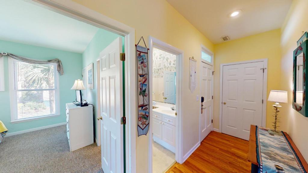 Litchfield by the Sea House | Beautiful 2BR 2BA Lakeside Villa with Lake Views
