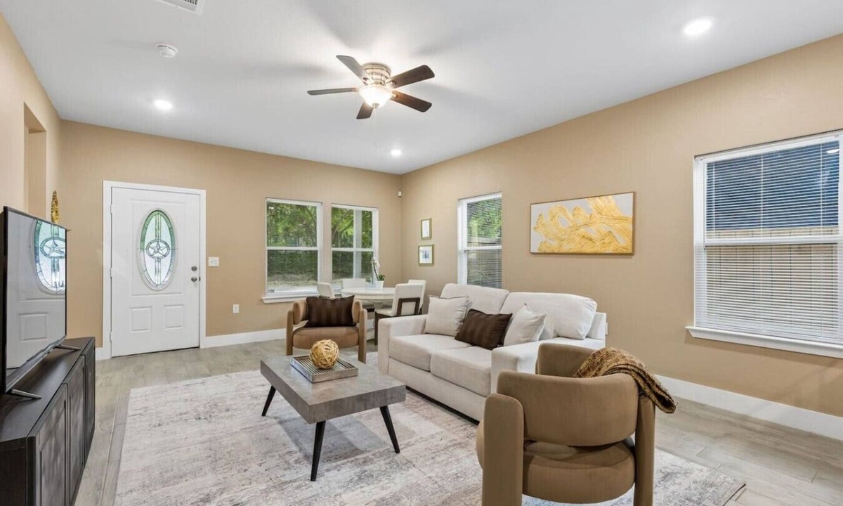 South Dallas - Fair Park House | Beautiful 3-bedroom home located near Fairpark