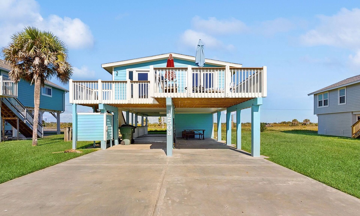 Spanish Grant House | Beautiful dog-friendly home w deck & ocean view - enclosed yard, steps to sand