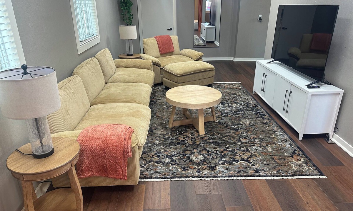 Dickinson House | Beautiful Downtown Home, Close To Everything