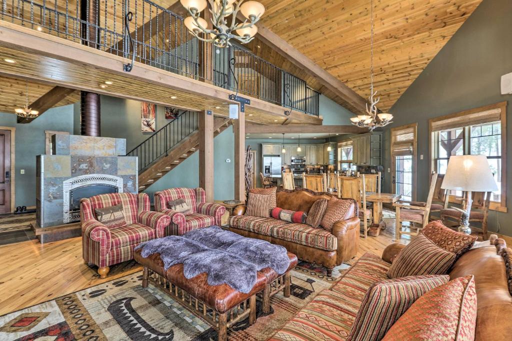 Eureka House | Beautiful Eureka Cabin Rental on Golf Resort!