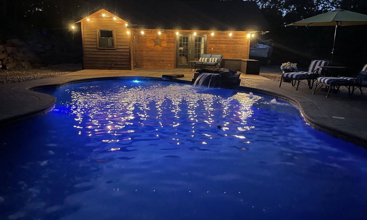Park Hill House | Beautiful family home with panoramic views of Lake Tenkiller