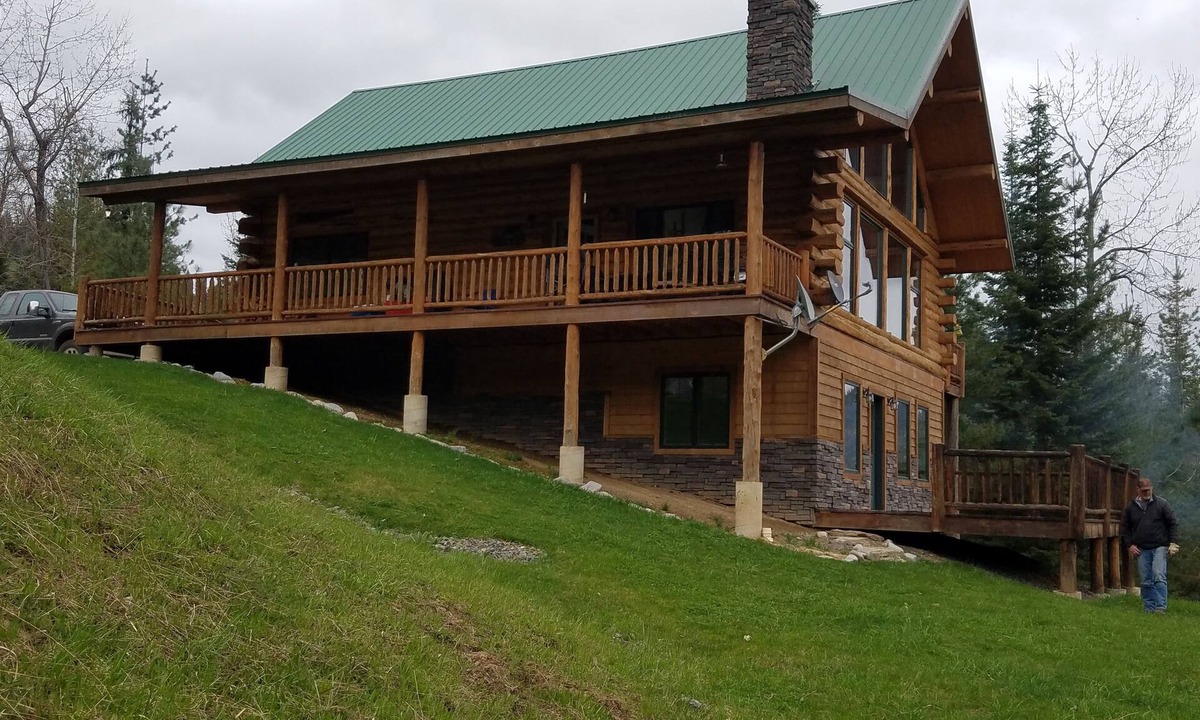 Calder House | Beautiful log home along the St. Joe River in North Idaho
