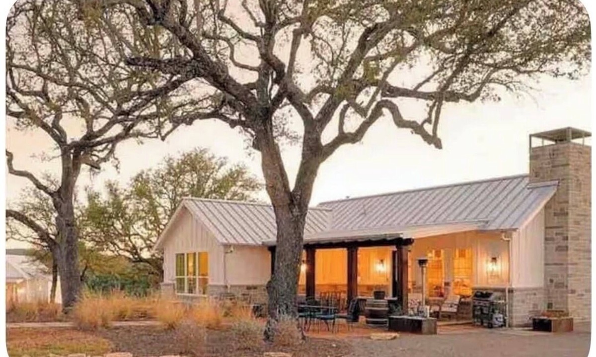 Dripping Springs House | Beautiful New Hill Country Farmhouse. Near Weddings, Wineries and Star Gazing.