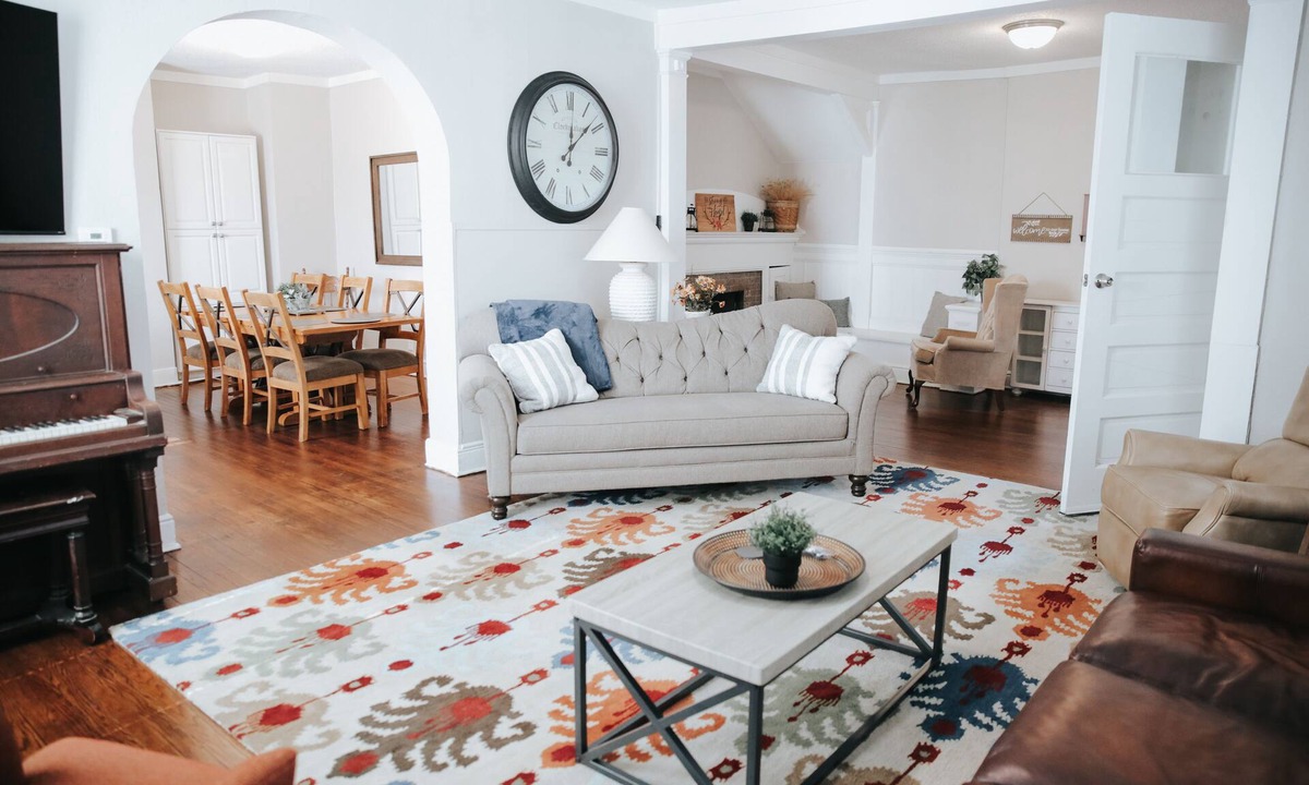 Des Moines House | Beautiful remodeled historic Drake Univ home minutes from downtown and all metro