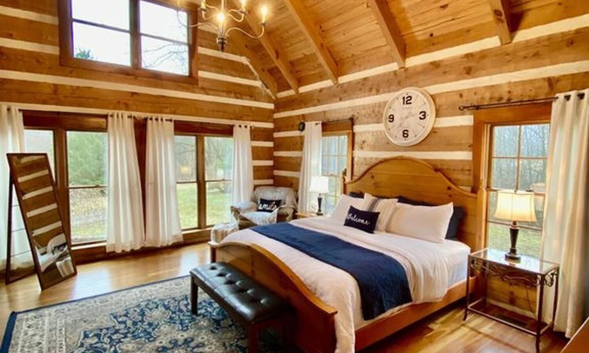 Bladensburg Cabin | Beautiful, Secluded Luxury Cabin with relaxing hot tub.