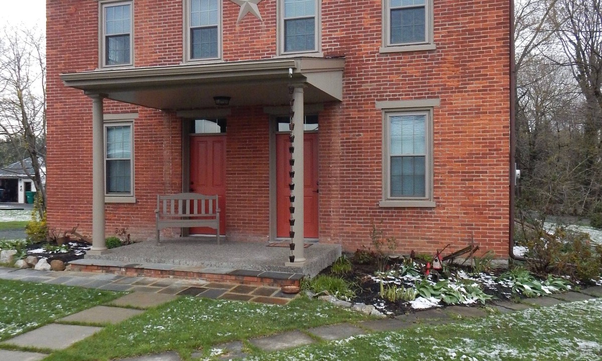 Refton House | Beautiful single-family house building from 1840