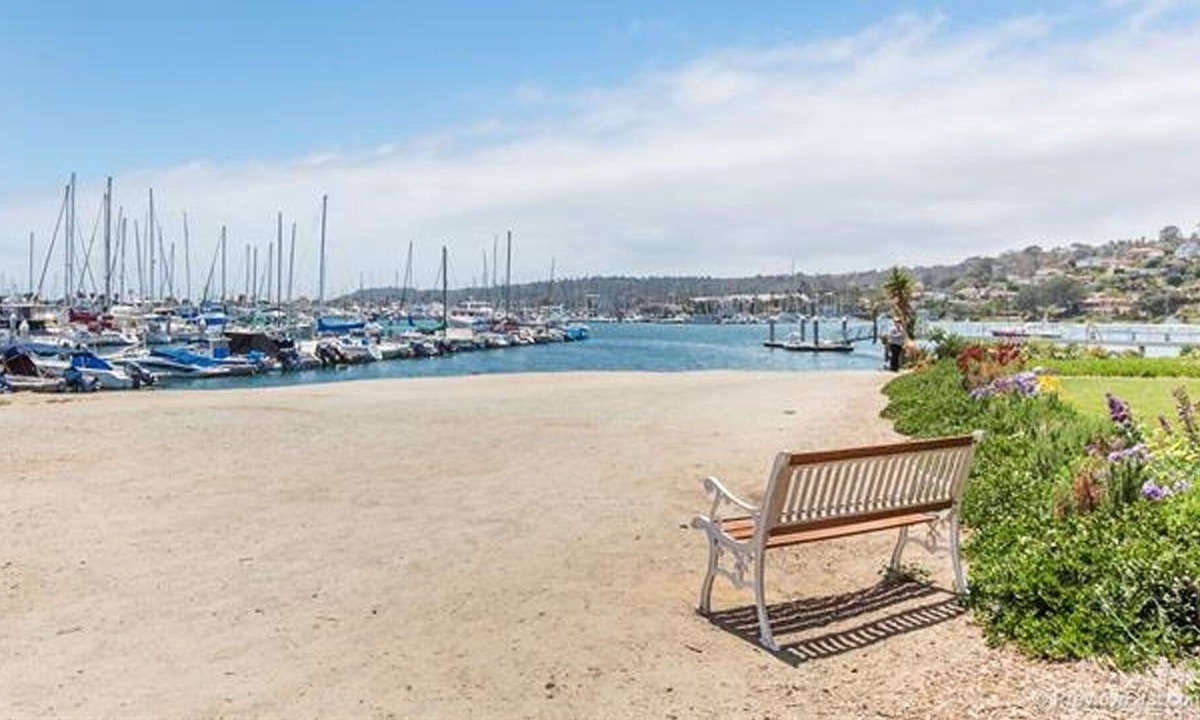 Point Loma Apartment | Beautiful Studio on the water in Shelter Island! Walk to cafes/shops and boats!