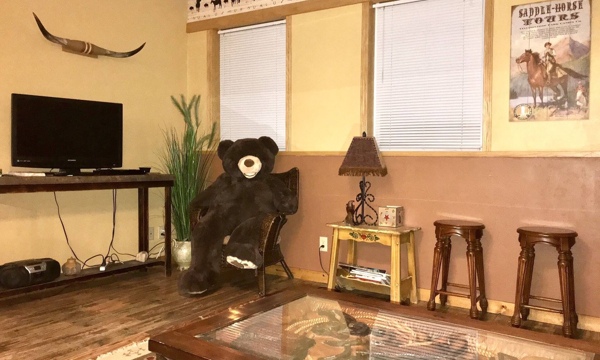 Gardiner Apartment | Beautifully designed 3 bedroom apartment next Yellowstone