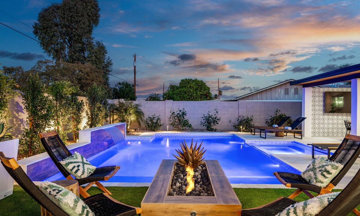Hy-view House | Beautifully Designed Home w/Pool for Families and Groups
