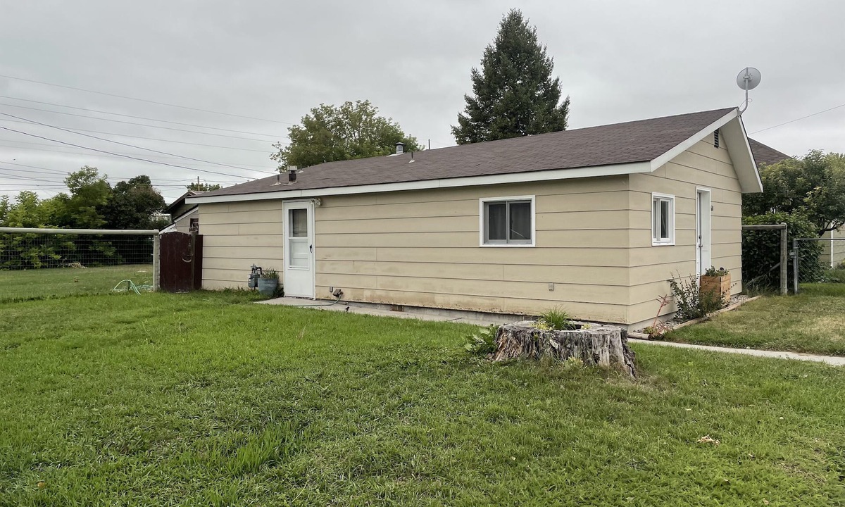 Dillon House | Beaverhead County Cabin