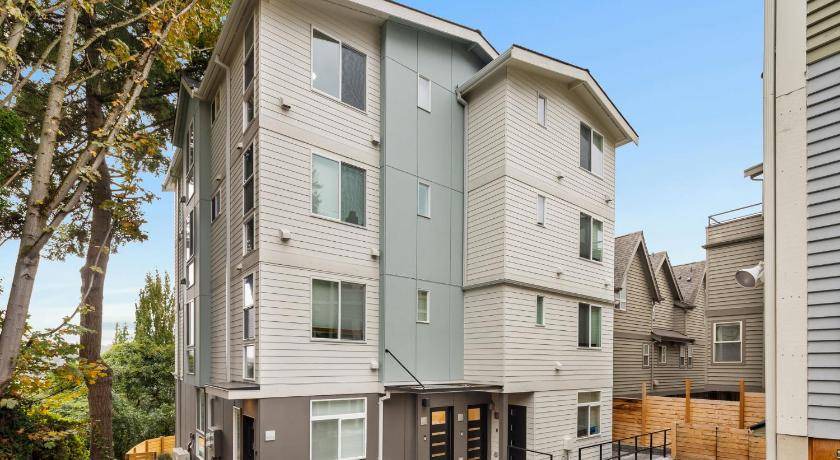 East Queen Anne Bed & Breakfast | Bed and breakfast ∙ 2 guests