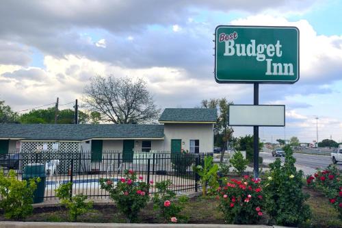 Rio Vista Hotel | Best Budget Inn San Marcos, TX