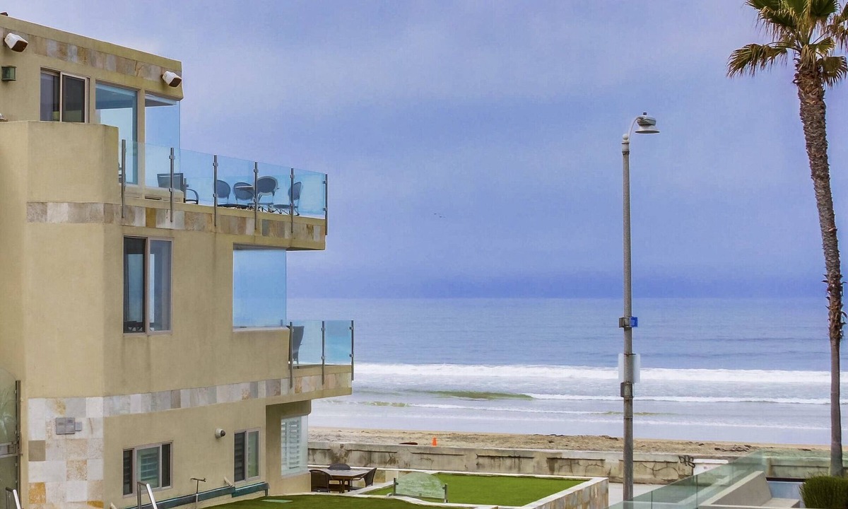 Mission Beach House | Best Location! 1 House from Ocean. Bright and clean 2 bedroom unit, sleeps 6