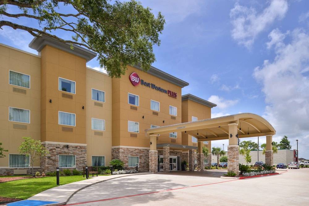 Lake Jackson Hotel | Best Western Plus Lake Jackson Inn & Suites