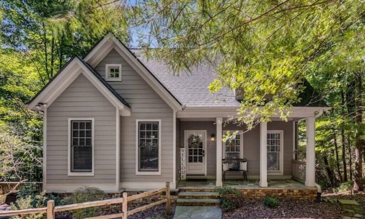 Big Canoe House | Big Canoe! 3 Masters, 2 Decks, Hot Tub, Fire Pit!