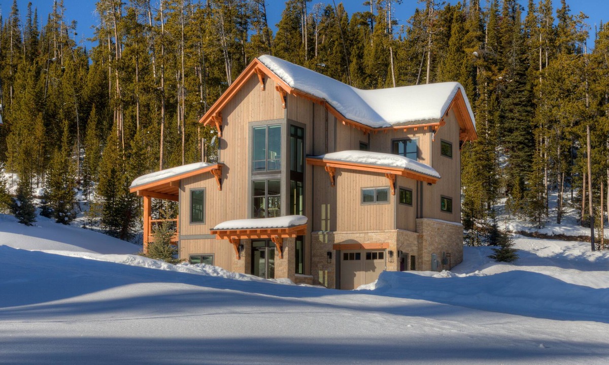 Powder Ridge Ski Chalet | Big Sky Vacation Rentals: Homestead 8 Claim Jumper