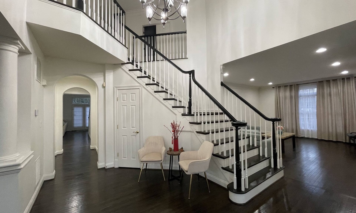 Springfield House | Big Spacious modern house,15 min from DC, GMU, Tyson's Corner