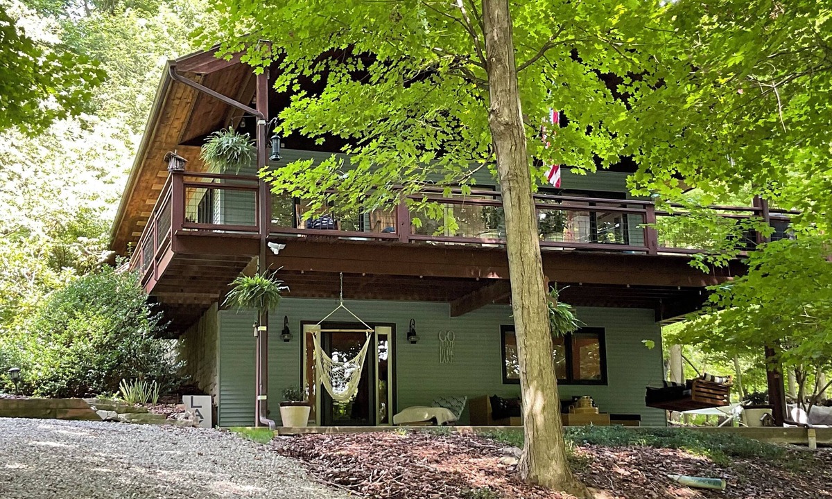 Howard House | Birds Eye Retreat in Apple Valley Lake, Howard, Ohio