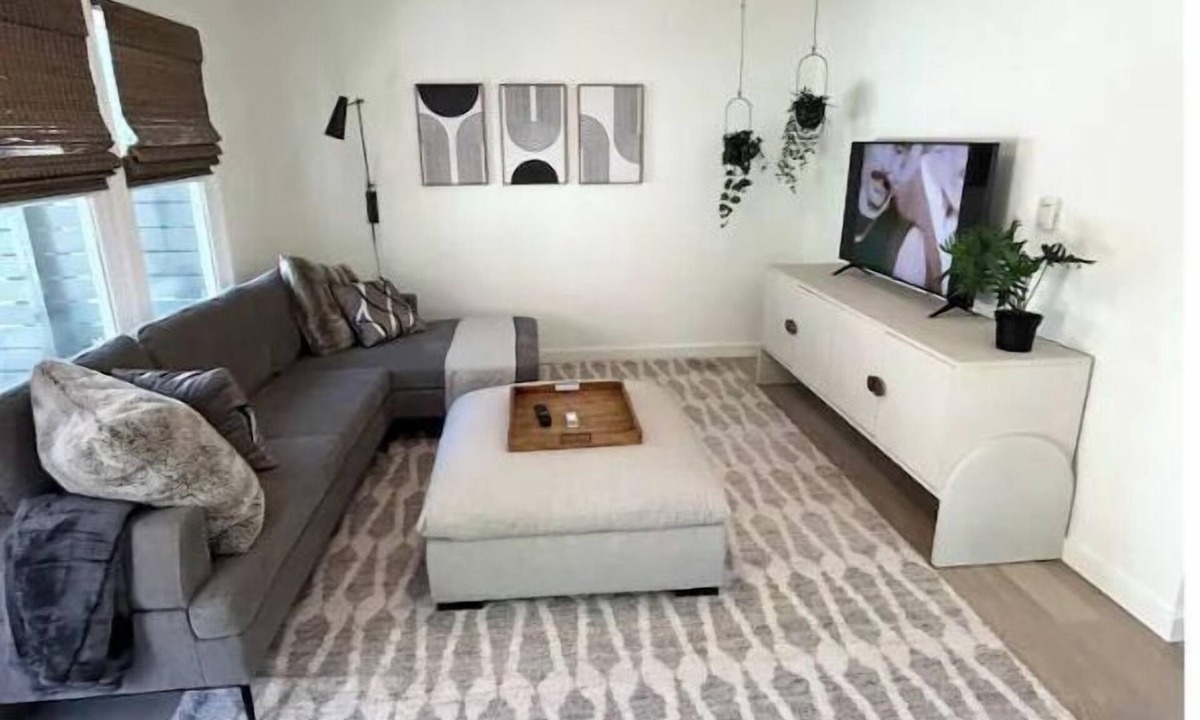 Palms House | Blissful Bungalow in Culver City Walk to Shops, Metro, Museums