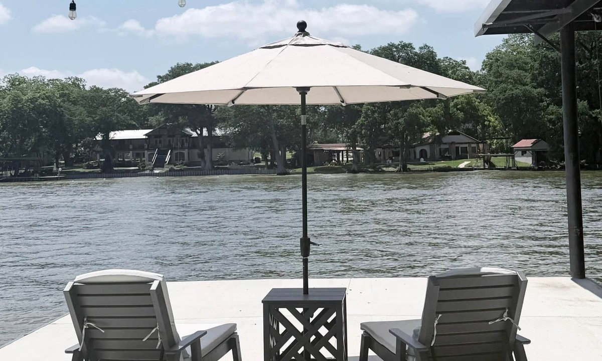 Seguin House | *Blissful Waterfront Getaway*
